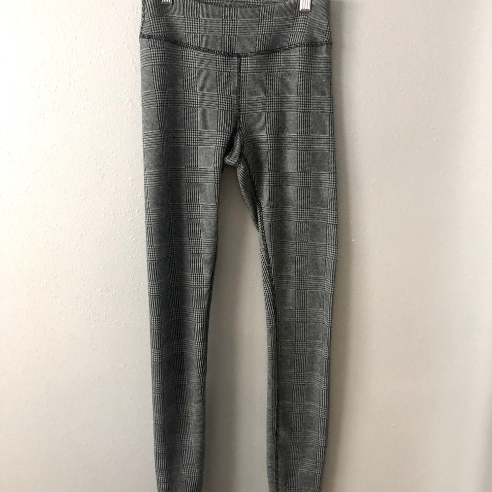 Houndstooth leggings.